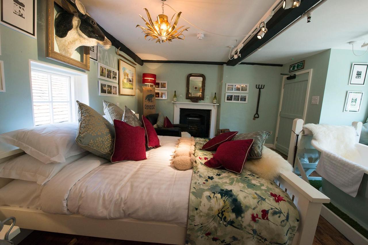The Woolpack Inn Wavehorne Экстерьер фото
